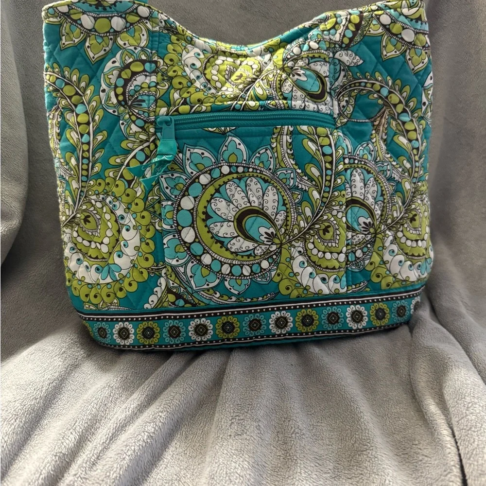 NWOT Vera Bradley Sherry Bag in Retired Peacock Print Med Size - Picture 1 of 8